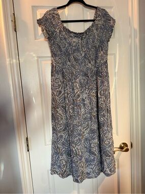 Old Navy Blue and Cream Paisley Midi Dress